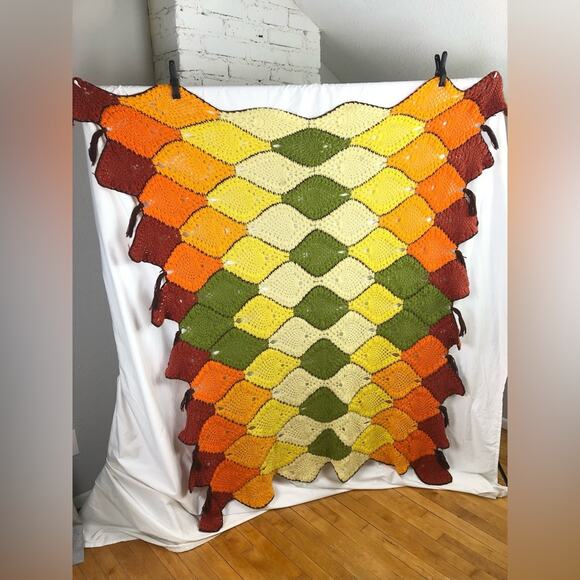 Vintage 70’s Hand Knit Fringe Scalloped Blanket - Picture 1 of 4